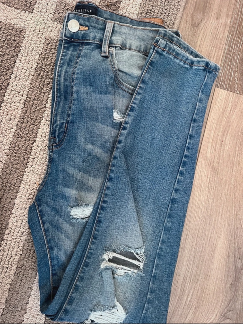 Aeropostale Women's Skinny Ripped Jeans in Medium Blue Wash